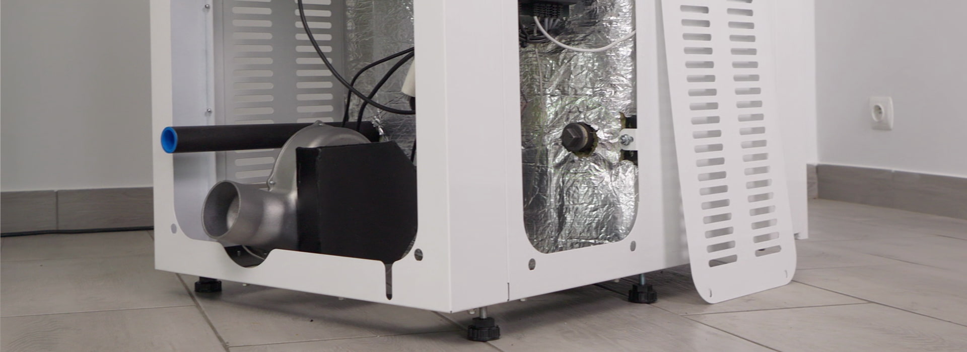 Korpus, wymiennik i podajnik w jednym urządzeniu.